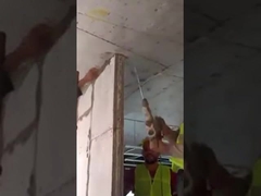 グレーの軽量コンクリートパネル 優れた音吸収と多彩なデザインオプション