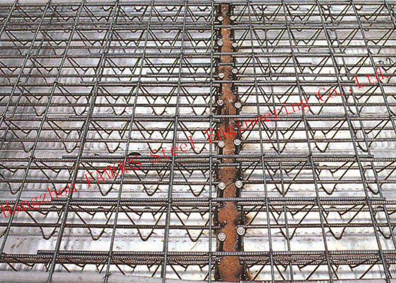 電流を通された11.8mの金属の床のDecking HRB500Eは棒鋼のトラス、0.5mmの具体的な床のDeckingを補強した